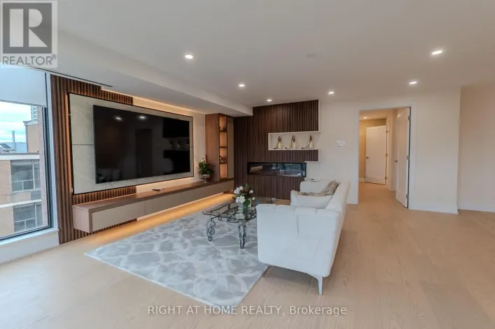 608 - 447 WALMER ROAD, Toronto