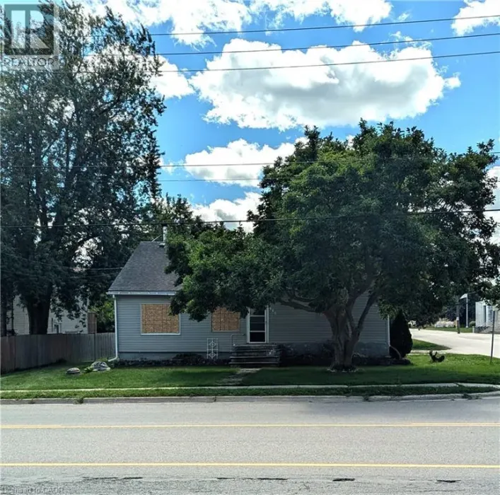 608 MAIN Street E, Listowel