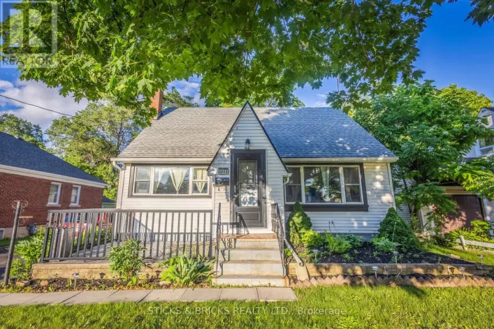6088 DORCHESTER ROAD, Niagara Falls