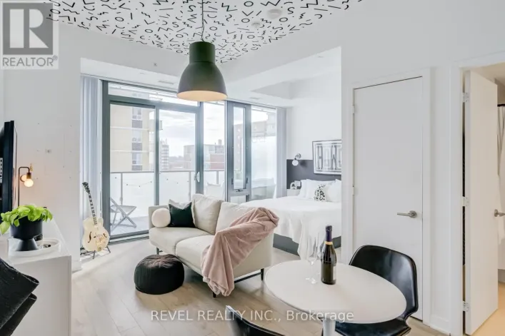 609 - 185 ROEHAMPTON AVENUE, Toronto