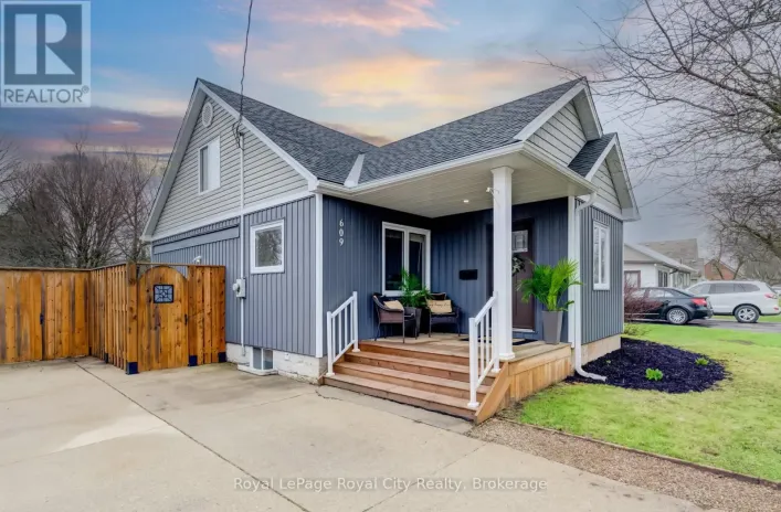 609 WOODSIDE STREET, Centre Wellington