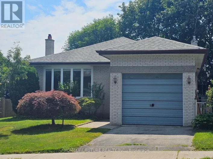 61 HOLLYHEDGE DRIVE, Toronto