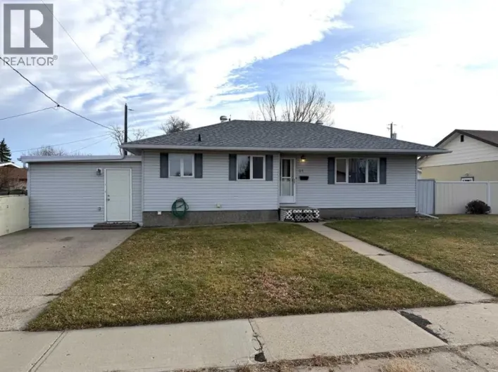61 Mcintosh Avenue NW, Medicine Hat