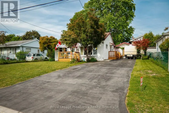 61 ORCHARD DRIVE, Belleville