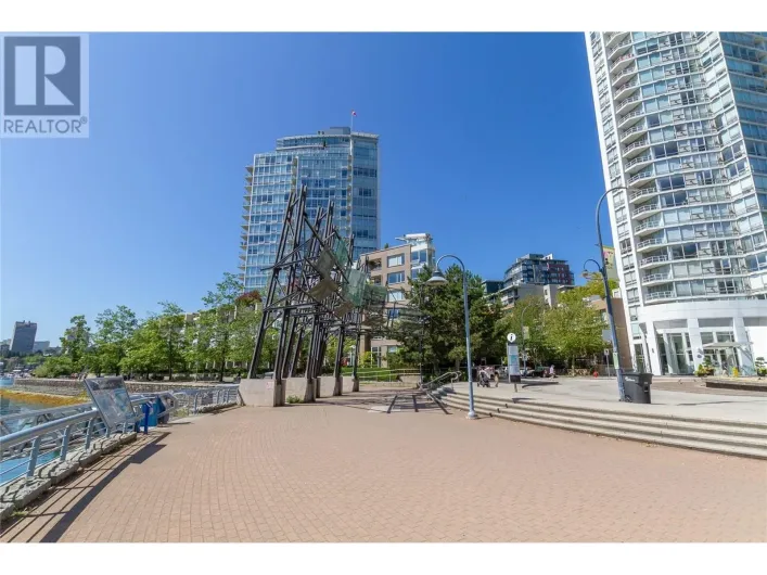 610 1228 MARINASIDE CRESCENT, Vancouver