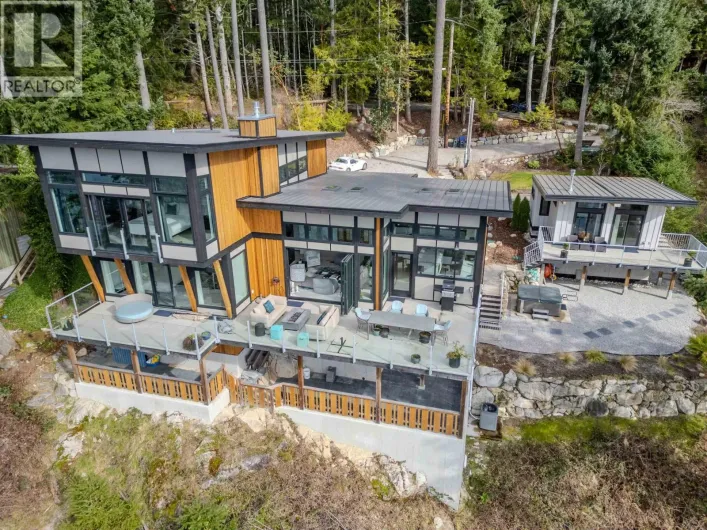 6101 -6099 CORACLE DRIVE, Sechelt