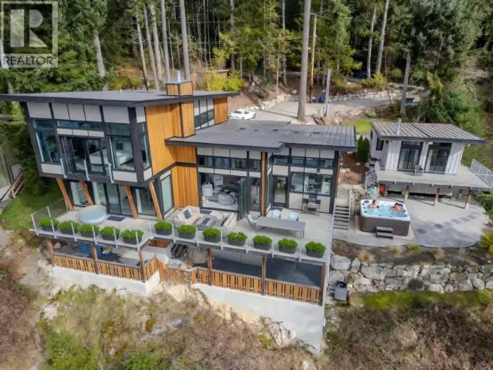 6101 -6099 CORACLE DRIVE, Sechelt