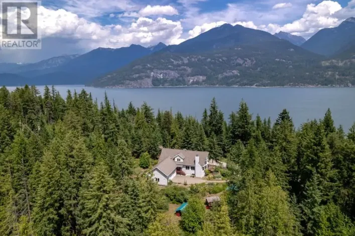 6105 Pine Ridge Road, Kaslo