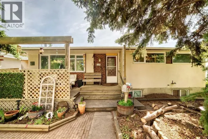 6108 Lloyd Crescent SW, Calgary