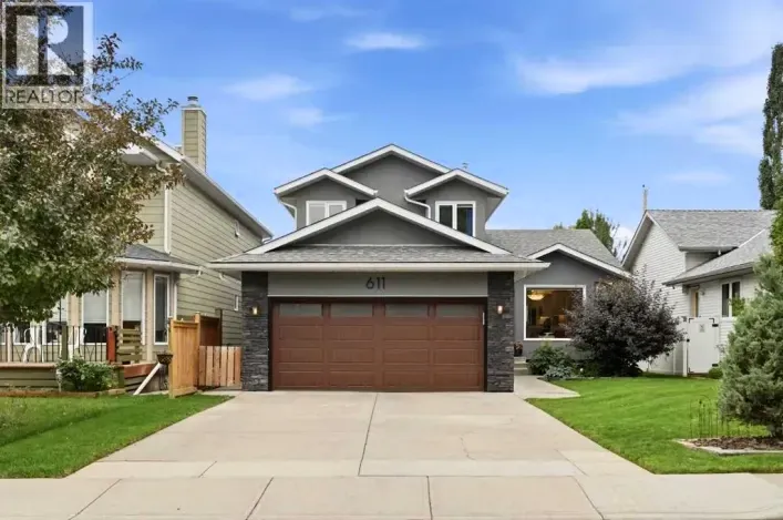 House for sale: 611 25 Avenue NE, Calgary