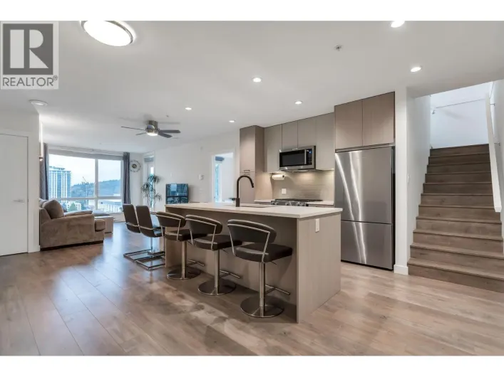 611 707 COMO LAKE AVENUE, Coquitlam