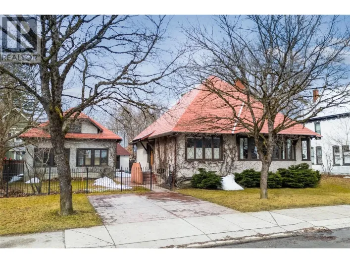 611 Mackenzie Avenue, Revelstoke