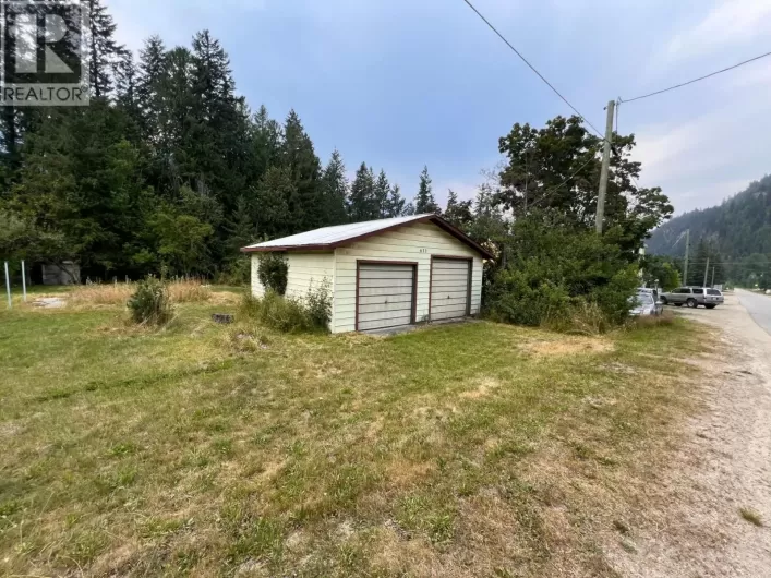 611 SLOCAN Street, Slocan