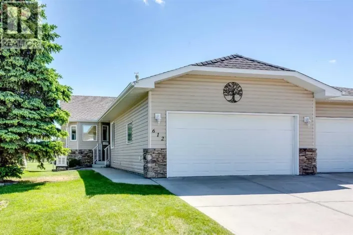 612 Riverside Boulevard NW, High River