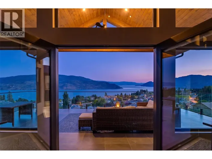6121 Seymoure Lane, Peachland