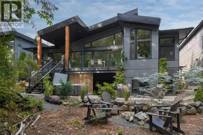 613 Medalist Ave, Colwood