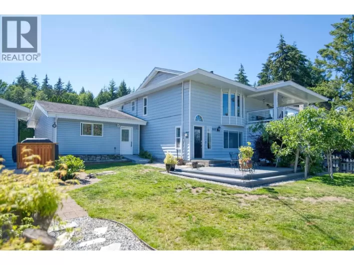 6135 FAIRWAY AVENUE, Sechelt