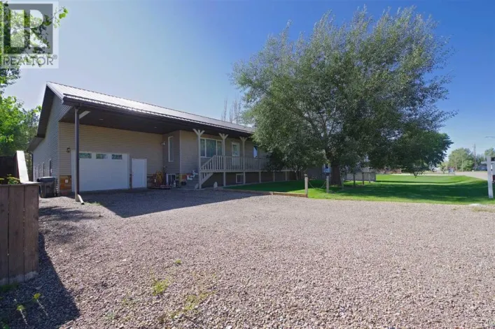 House for sale: 614 3 Street N, Grassy Lake