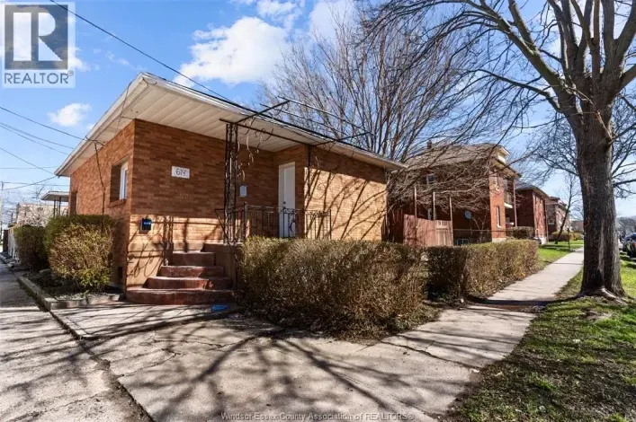 614 ELLIOTT STREET East, Windsor