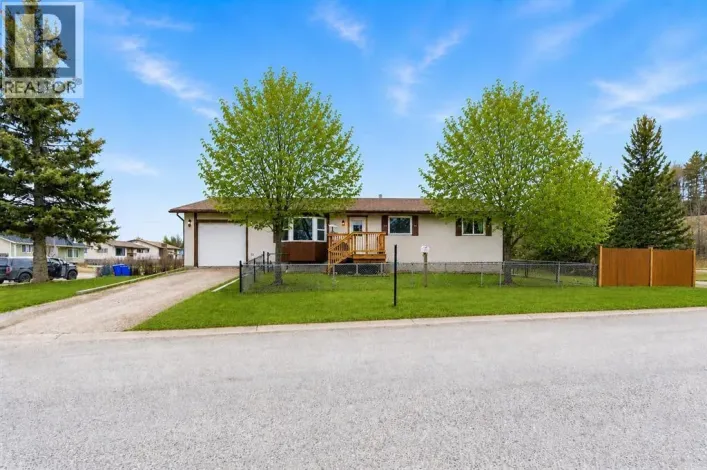 616 1 Street NE, Sundre