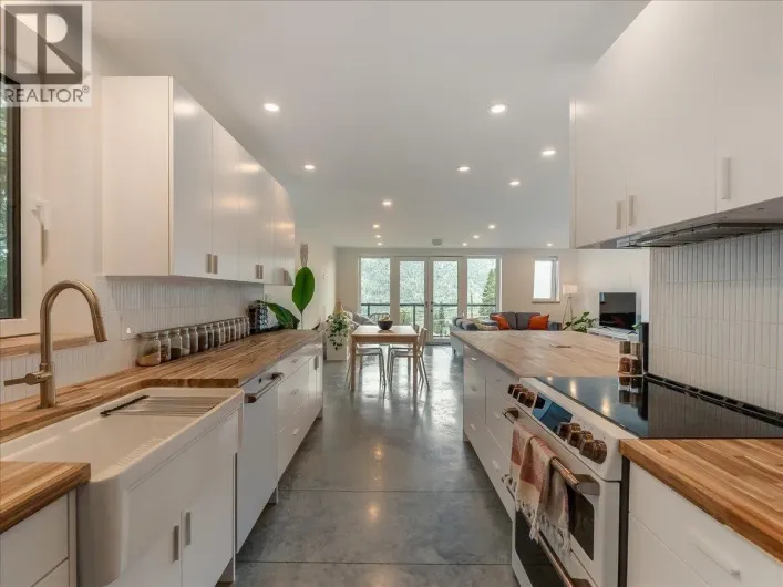 616 RICHARDS Street Unit# A, Nelson