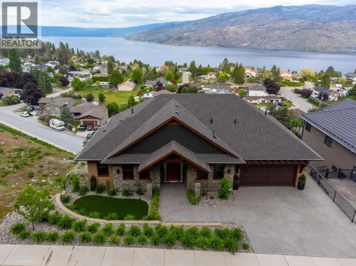 6166 Seymoure Avenue, Peachland