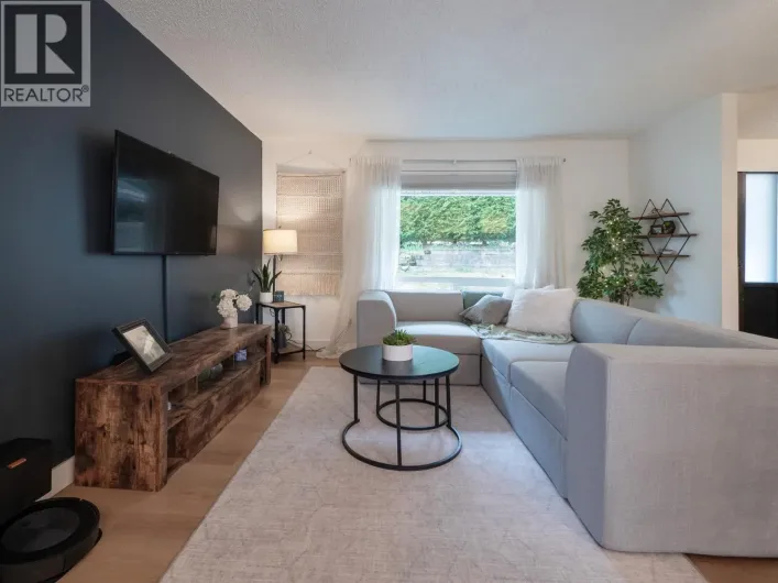 617 GOWER POINT ROAD, Gibsons