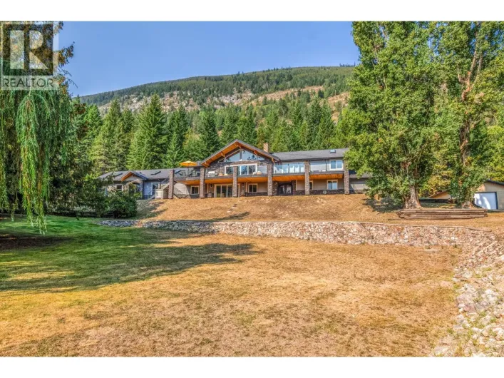 6171 50 Street NW, Salmon Arm