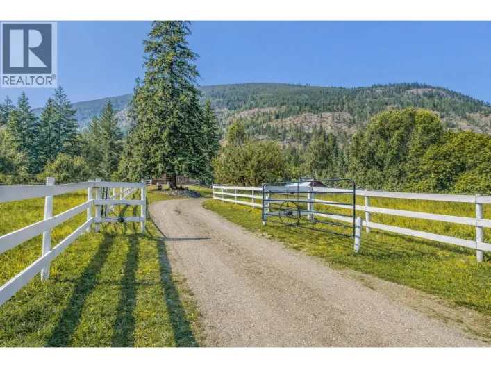 6171 50 Street NW, Salmon Arm