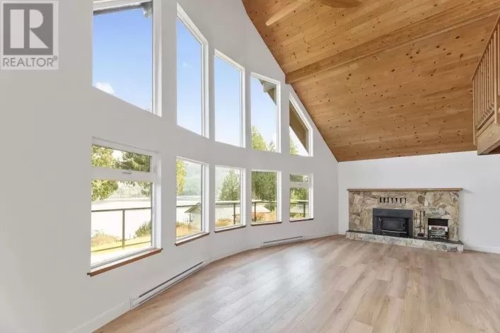 6176 SOUTH GALE AVENUE, Sechelt