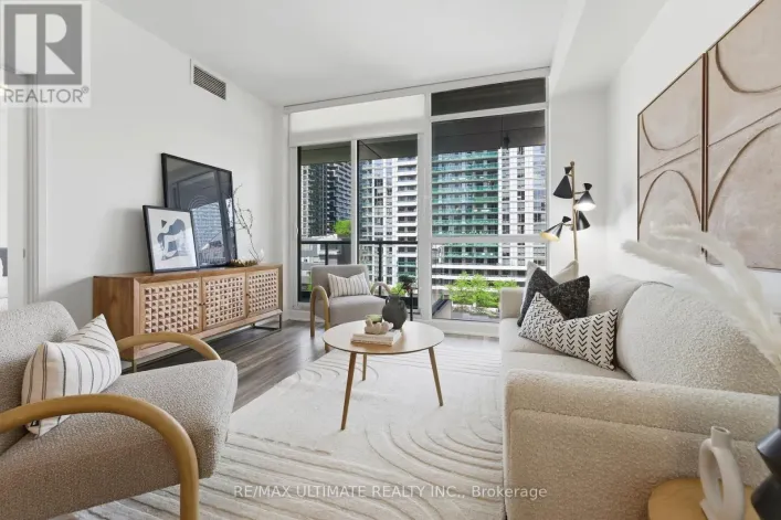 618 - 30 ROEHAMPTON AVENUE, Toronto