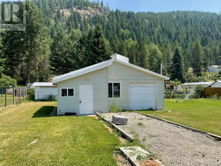 618 Kimberley Avenue N, Greenwood