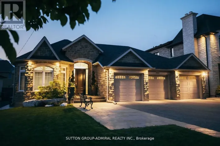 62 BOND CRESCENT, Richmond Hill