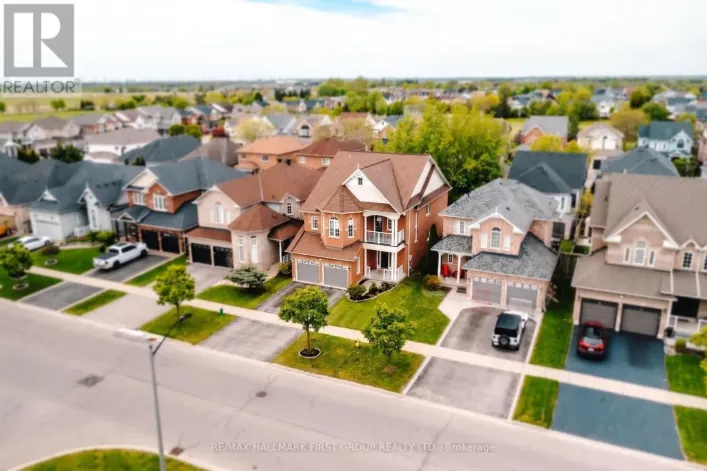 62 CACHET BOULEVARD, Whitby
