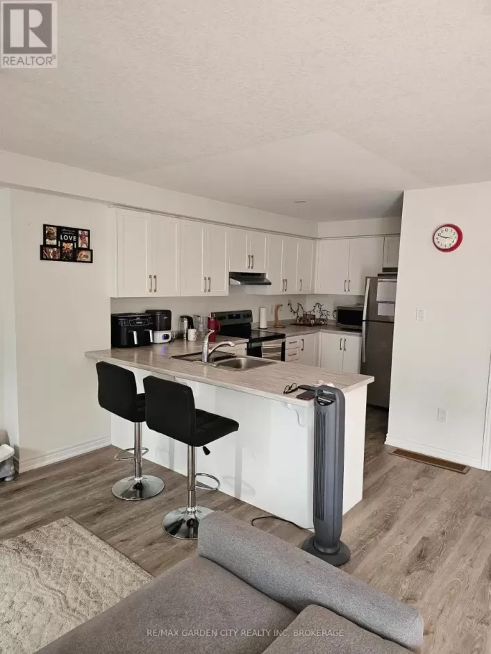 62 DRYDEN LANE, Hamilton