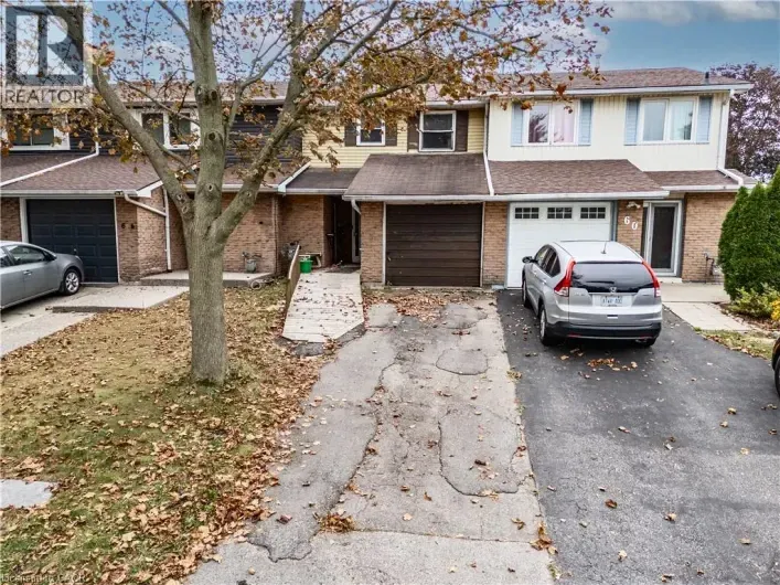Row / Townhouse for sale: 62 GLEDHILL Crescent, Hamilton