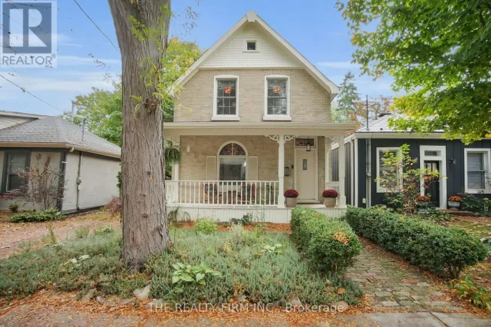 62 PALACE STREET, London East