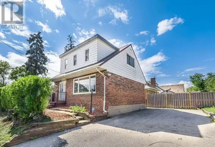 62 STAVELY CRESCENT, Toronto