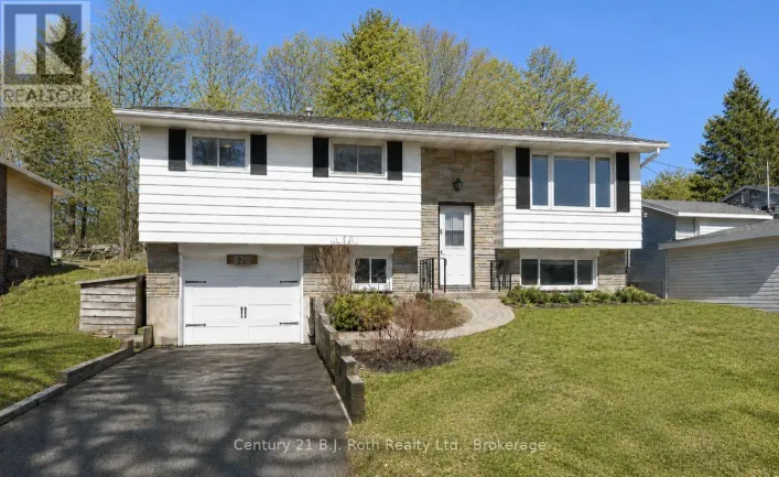 620 PINEDALE ROAD, Gravenhurst)