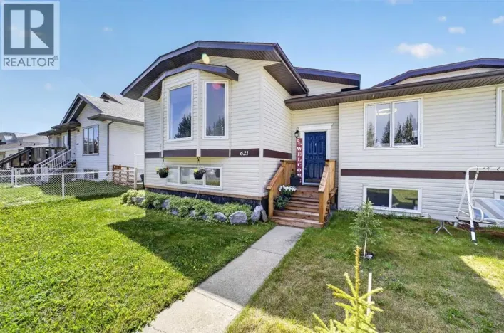 621 5 Avenue SW, Sundre