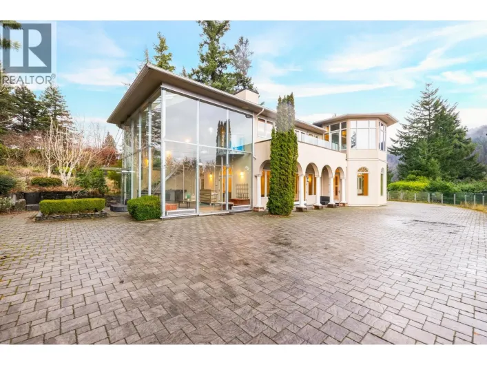 6220 SUMMIT AVENUE, West Vancouver