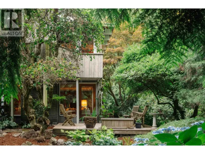 6222 ST. GEORGES AVENUE, West Vancouver