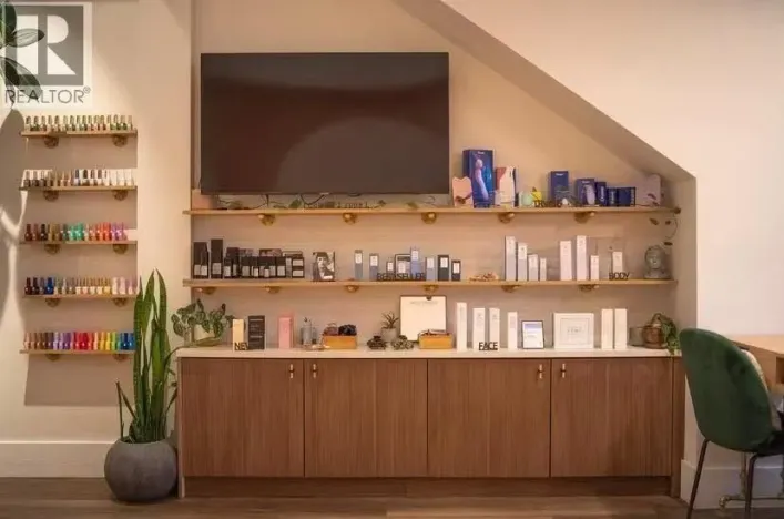 623 KINGSWAY, Vancouver