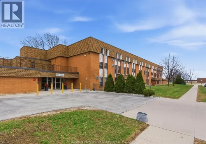 6235 THORNBERRY Unit# 262, Windsor