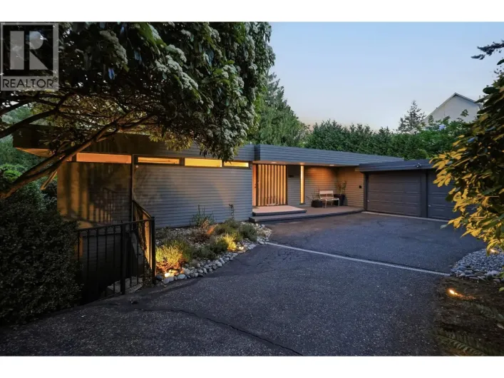 6240 SUMMIT AVENUE, West Vancouver