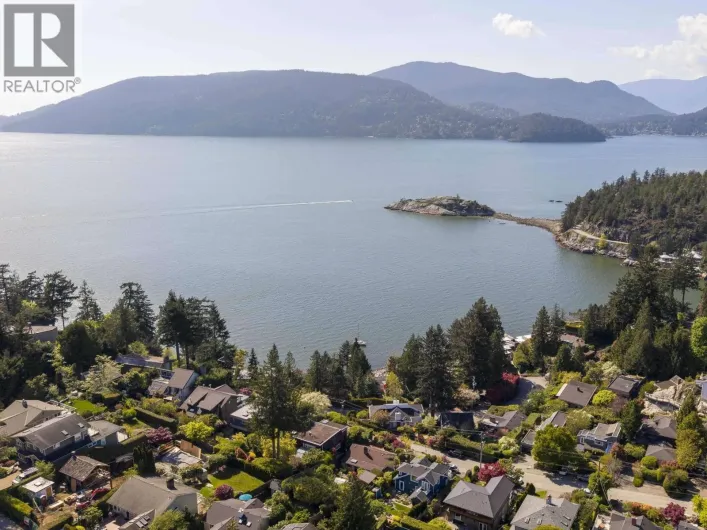 6248 WELLINGTON AVENUE, West Vancouver