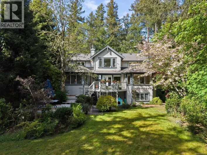 627 Downey Rd, North Saanich