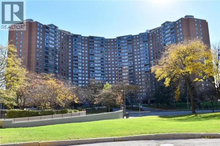 627 THE WEST MALL Drive Unit# 802, Toronto