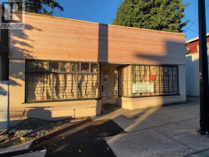 628 TWELFTH STREET, New Westminster
