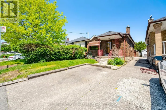 63 CHAMBERLAIN AVENUE, Toronto